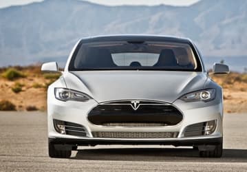 Илон Маск хочет видеть Apple на рынке электромобилей. Электрокар Tesla Model 3 за $35 тыс. представят весной 2016