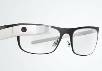 Создатели Google Glass работают над тремя носимыми устройствами