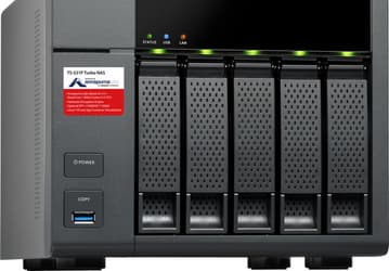 Хранилище с сетевым подключением QNAP TS-531P рассчитано на пять накопителей и оснащено четырьмя портами Gigabit Ethernet