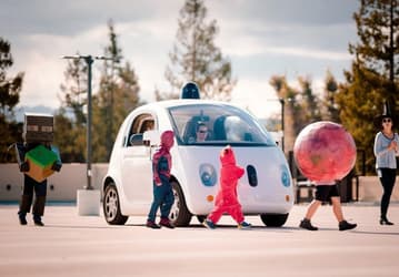 При виде детей беспилотные автомобили Google будут двигаться в режиме повышенной осторожности