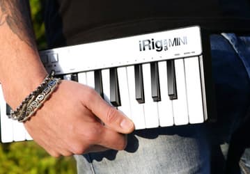 Миниатюрный 25-клавишный MIDI-контроллер iRig Keys mini оценен в 80 евро