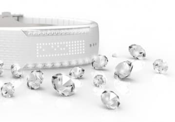 Умный браслет Polar Loop Crystal украшен кристаллами Swarovski