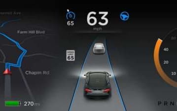 Владельцы Tesla Model S утверждают, что автопилот действительно учится и уже работает лучше