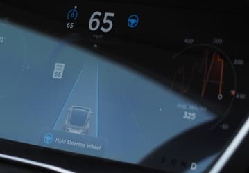 Автопилот Tesla Model S разрешили использовать во всех странах, кроме Японии. Обновление 1.01 для автопилота на подходе