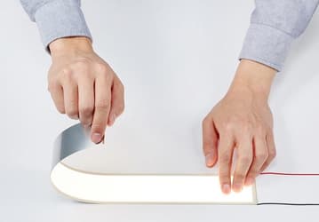 LG Chem выпускает гибкую осветительную панель OLED размерами 406 x 50 мм