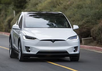 Илон Маск «засветил» электромобиль Tesla Model Y 