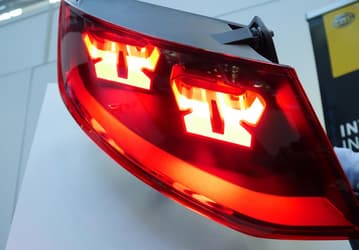 Audi показала прототип автомобильного фонаря, в котором используются гибкие панели OLED
