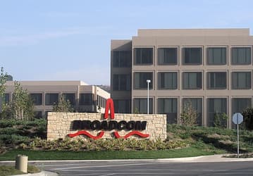 Чистая прибыль Broadcom выросла в четыре раза