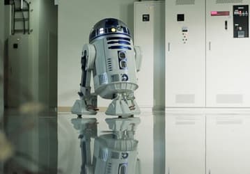 Передвижной холодильник со встроенным проектором Aqua R2-D2 из «Звездных войн» предлагается за $9 000