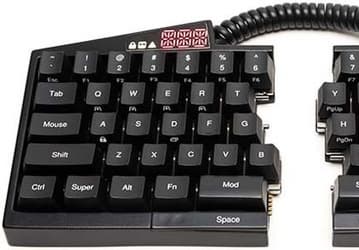 Клавиатура Ultimate Hacking Keyboard разделена на две части