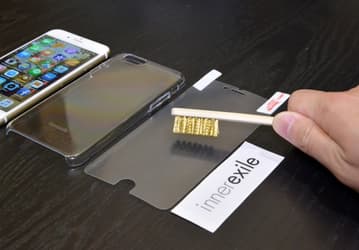 Царапины на пленке и бампере для iPhone производства Innerexile исчезают за секунду