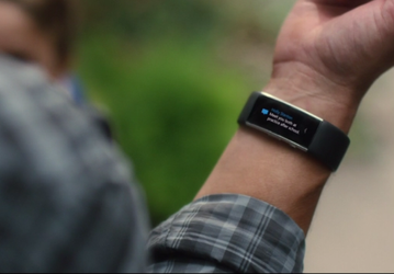 «Нужно больше датчиков». Новый браслет Microsoft Band получил изогнутый экран AMOLED
