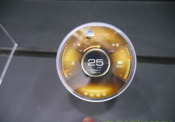 Фотогалерея дня: россыпь экранов Sharp Free Form Display