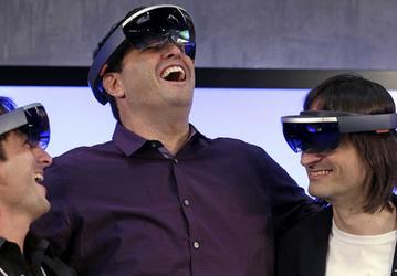 Рядовые пользователи получат шлем HoloLens только через пять лет