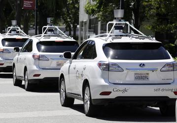 Сюрпляс велосипедиста привел беспилотный автомобиль Google в замешательство