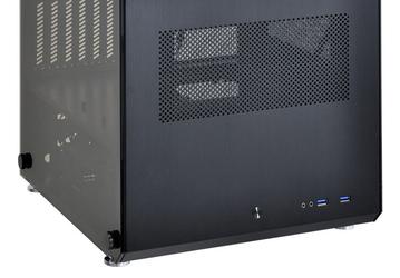 Похожий на куб алюминиевый корпус Lian Li PC-V33 рассчитан на платы типоразмера ATX