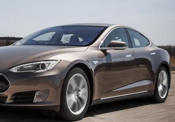 Электромобиль Tesla Model S может получить режим защиты от биологического оружия и более емкую АКБ