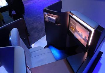 Panasonic оснащает самолетное пассажирское место дисплеем 4К и беспроводной зарядкой