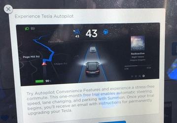 Владельцы электромобилей Tesla могут опробовать автопилот, решив, покупать ли эту функциональность
