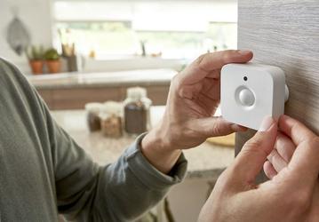Датчик движения Philips Hue будет включать и выключать свет вместо пользователя