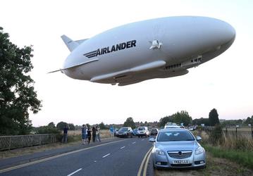 В Великобритании в небо поднялось самое крупное воздушное судно — Airlander 10