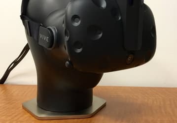 Intel собирается дополнить гарнитуру HTC Vive шестью камерами