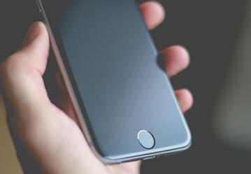 По мнению аналитика, лишь старшая версия iPhone 8 может получить дисплей OLED