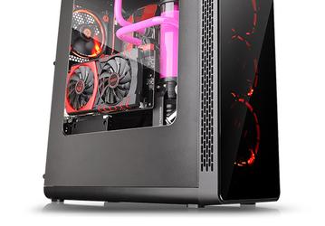 Прозрачное окно компьютерного корпуса Thermaltake View 27 Gull-Wing переходит с боковой стенки на верхнюю