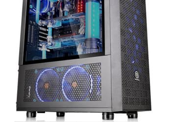 Боковая стенка корпусов Thermaltake Core X71 и Suppressor F31 Tempered Glass Edition почти целиком изготовлена из стекла