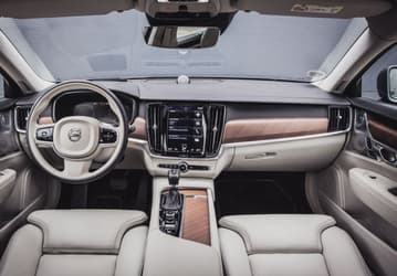 Главный дизайнер интерьера автомобилей Volvo перешел в Tesla