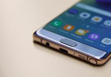 Samsung намерена оснащать изогнутыми дисплеями смартфоны семейства Galaxy A