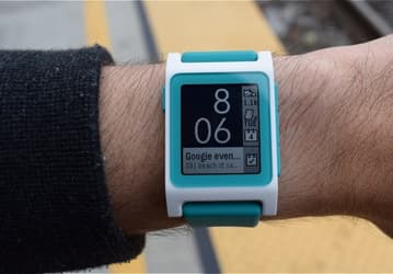 Fitbit не бросит владельцев часов Pebble на произвол судьбы