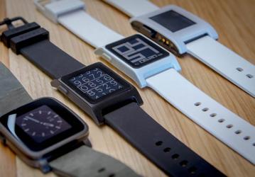 Fitbit купит компанию Pebble