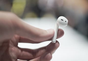 За замену аккумуляторов в наушниках Apple AirPods придётся платить даже во время гарантии