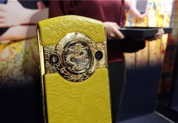 Компания 8848 Phones выпустила смартфон за $2880 с фронтальной камерой разрешением 30 мп