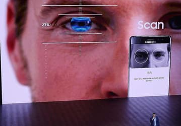 Смартфону Samsung Galaxy S8 приписывают наличие дактилоскопического датчика на задней крышке