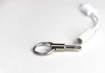 Брелок для ключей Dongle Dangler позволит владельцам iPhone 7 не терять переходник для наушников с разъемом 3,5 мм