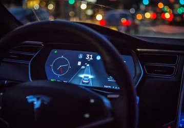 Обновленный автопилот для электромобилей Tesla выйдет на следующей неделе