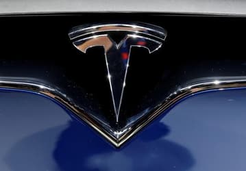 Panasonic инвестирует более 256 млн долларов в предприятие Tesla по выпуску солнечных батарей