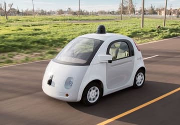 Google уже не отказывается от руля и педалей в беспилотных автомобилях