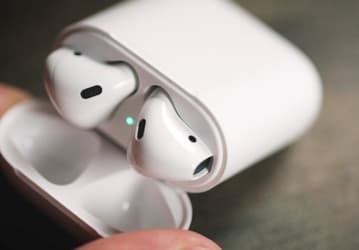 Тим Кук назвал первые итоги продаж наушников AirPods ошеломительным успехом