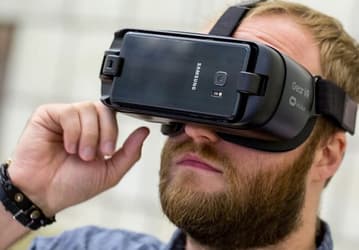 Samsung работает над шлемом Gear VR 2, а также конкурентом Microsoft HoloLens
