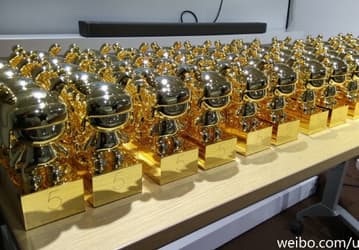 Xiaomi наградила работников с пятилетним стажем 24-каратными кроликами
