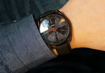 Часы Calendar Watch показывают на циферблате расписание на день