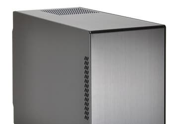 Компьютерный корпус Lian Li PC-M25 не имеет панели ввода-вывода