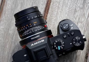 Переходник Techart Pro наделяет ручные объективы Leica M функцией автоматической фокусировки при установке на камеры Sony A7 II и Sony A7R II