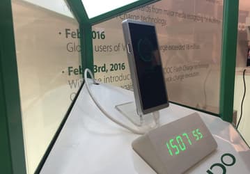 Технология быстрой зарядки Oppo Super VOOC Flash Charge позволяет зарядить типичный смартфон за 15 минут