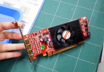 Японский производитель Igaguri предлагает видеокарты с множеством портов Mini DisplayPort