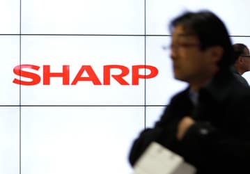 Foxconn может отказаться от сделки с компанией Sharp, поскольку стало известно об огромных долгах последней