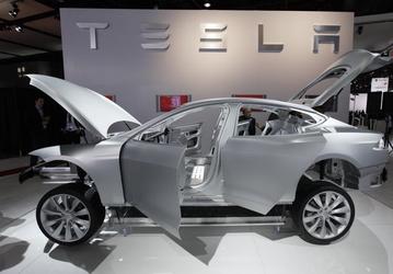 Предварительные заказы на электромобиль Tesla Model 3 начнут принимать 31 марта 2016, а продажи стартуют в конце 2017